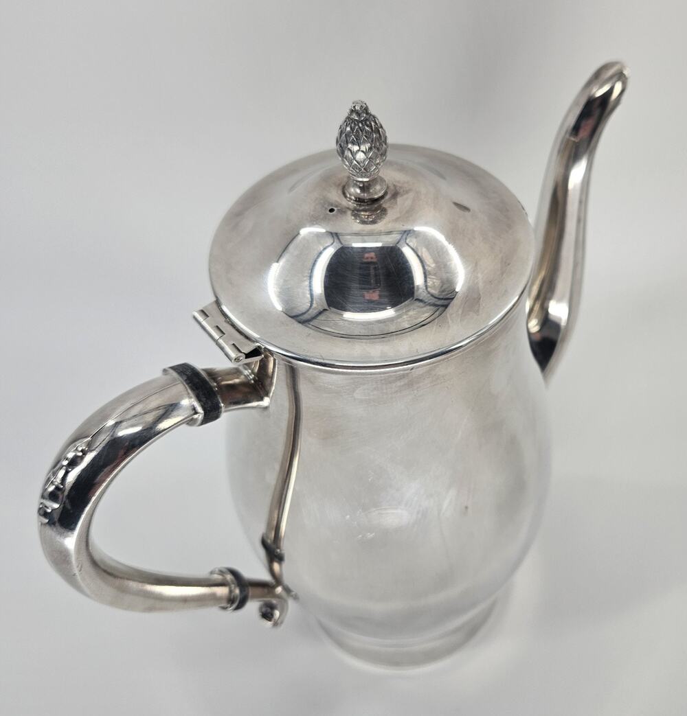 Vintage Oneida Paul Revere Reproduction Silverplate Coffee Pot Pineapple Finial